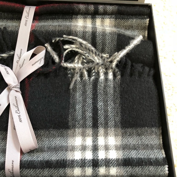 Murano 100% Cashmere Scarves in Camel and Black - Picture 5 of 7